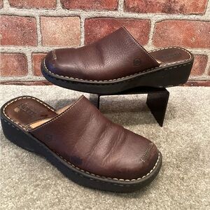 Born Womens brown leather slip on mules clogs size 5